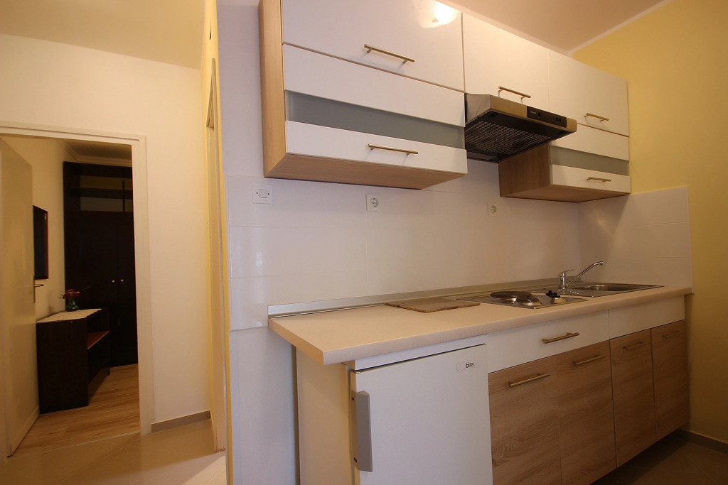 Apartment Dino - apartments with hot tub: A3 Novalja, Island Pag