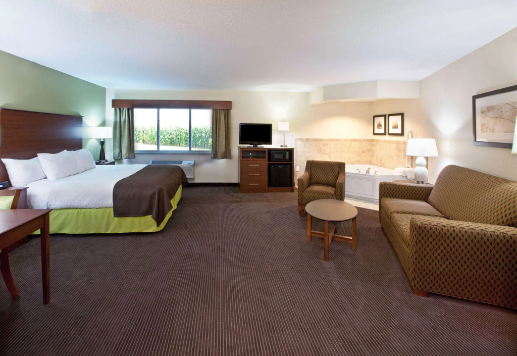 AmericInn by Wyndham Osage