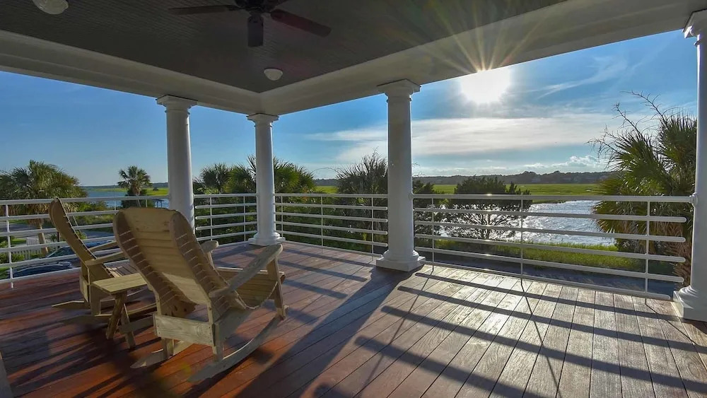 The Boat - 8 Br Home