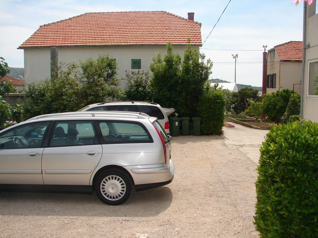 Room Port - great loaction and free parking: R2 Mala Murter, Island Murter
