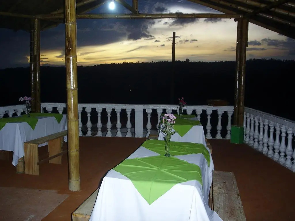 Hostal y Camping Los Girasoles
