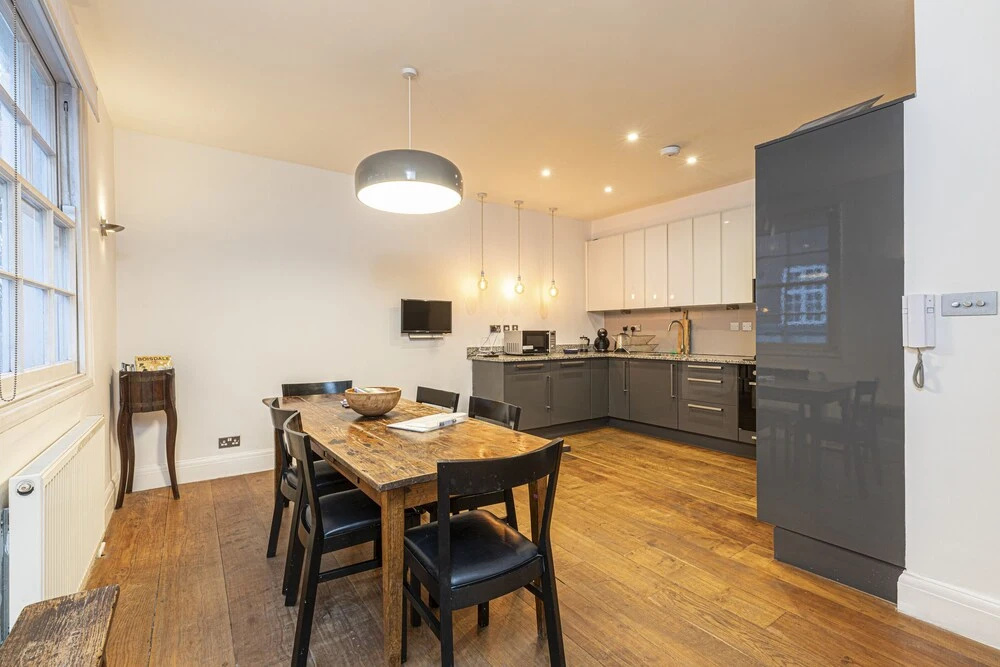 Elegant 4br House in Kensington