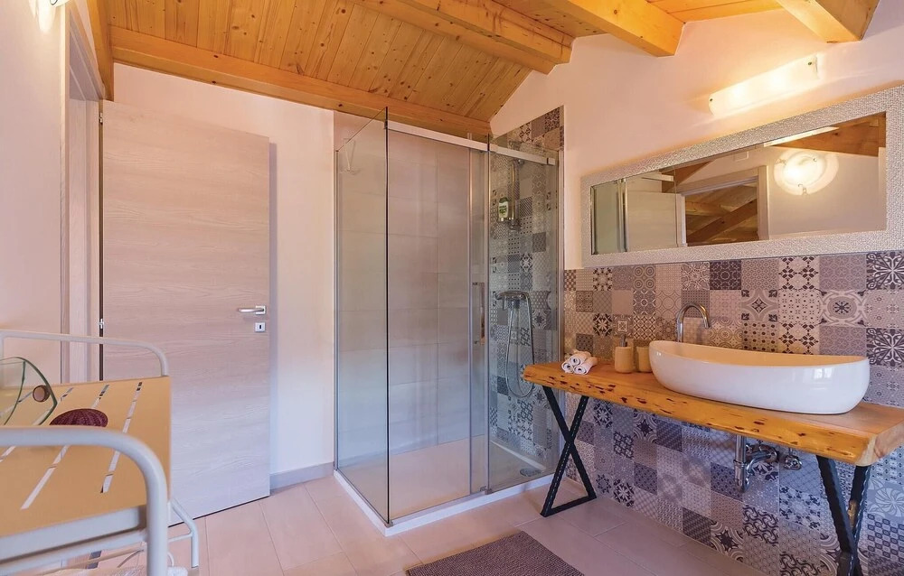Nice Home in Peruski With Wifi and 3 Bedrooms