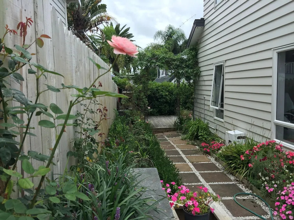 Cute One Bed Room on Lake Road