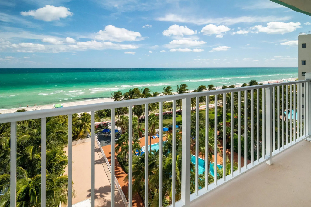 Radisson Resort Miami Beach