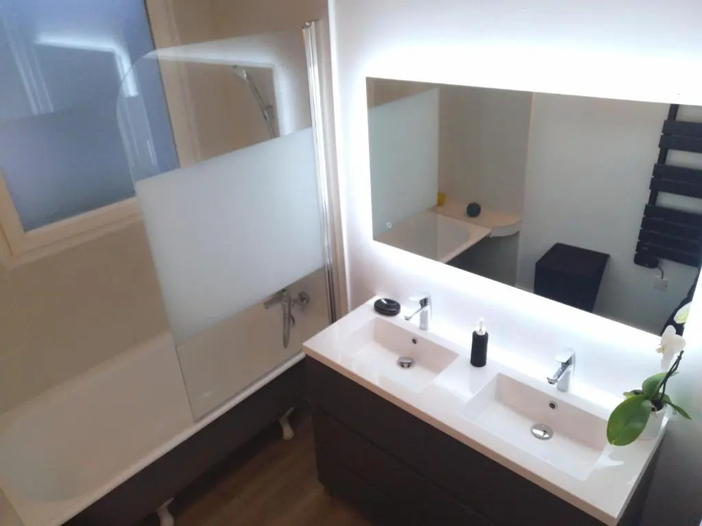 Appartement tout confort 2 chbres - 72m2 - avec terrasse et vue Pyrénées