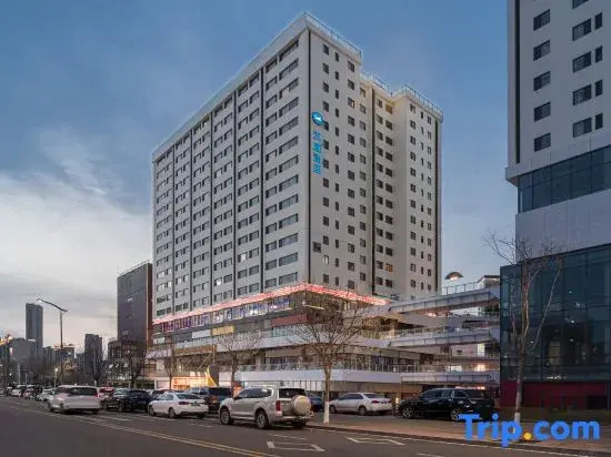 HanTing Hotel (Datong South Railway Station Fantawild Adventure)