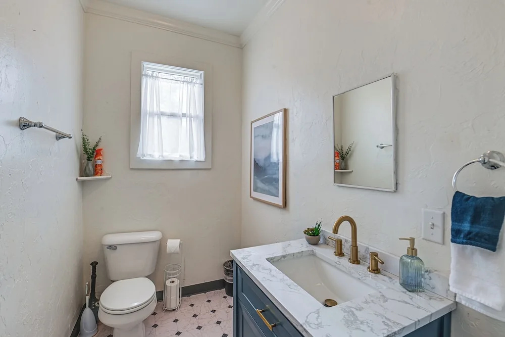 Walk to Everything! Historic Billings Home w/ Deck
