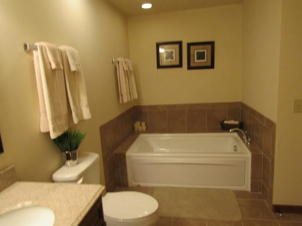 The Crest 200-j 1 Bedroom 1 Bathroom Condo