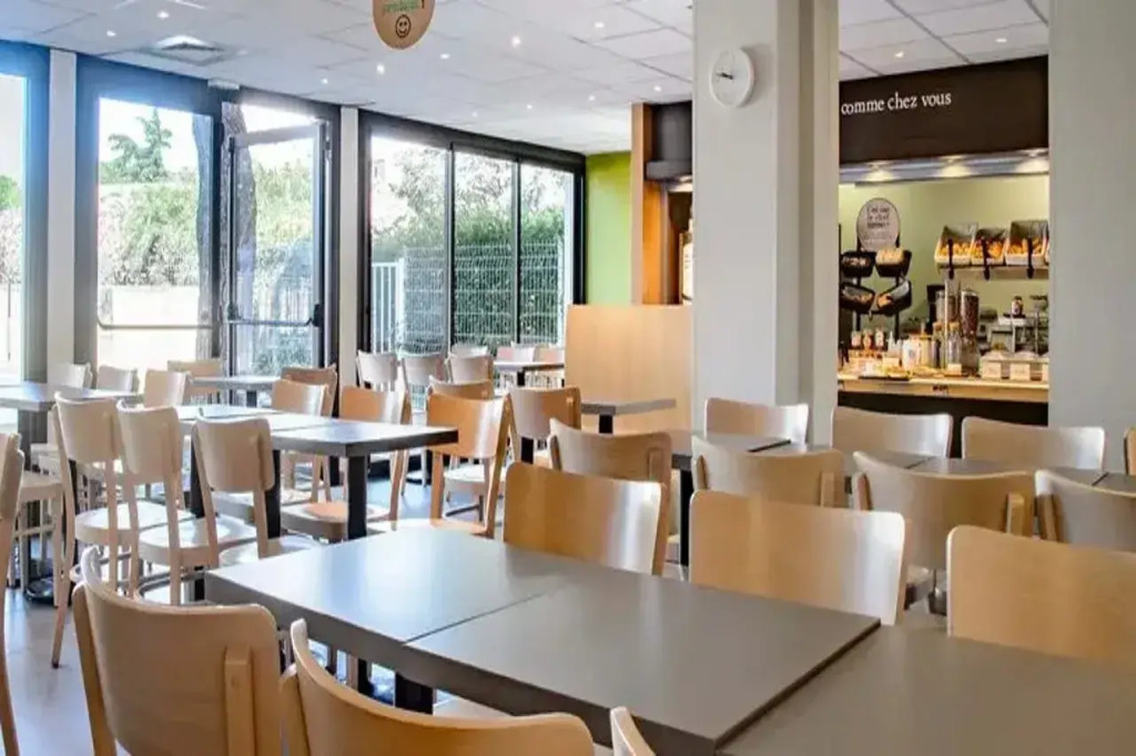 B&B HOTEL Nîmes Ville Active, parking sécurisé gratuit