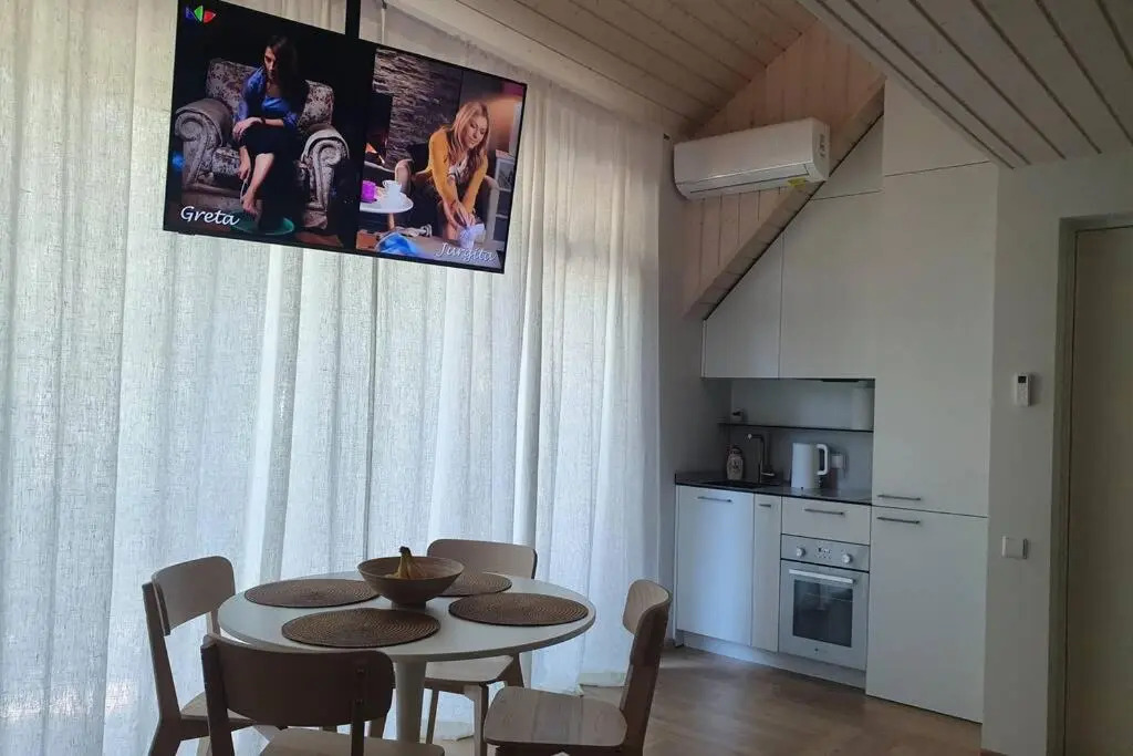 2.5 kambarių butas per du aukštus su baseinu
