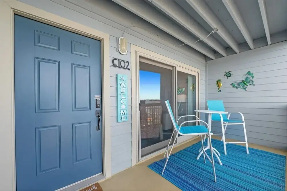 Summer House West C102