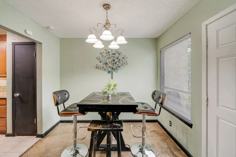 3 Mi to Dtwn Dallas: Condo w/ Walkable Location!
