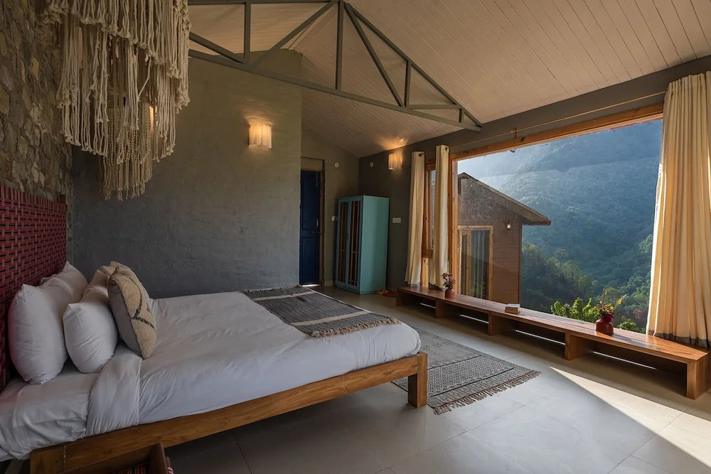 Seclude Pangot, Perch