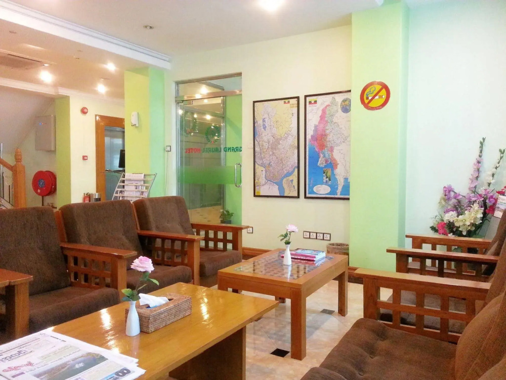 Grand Laurel Hotel