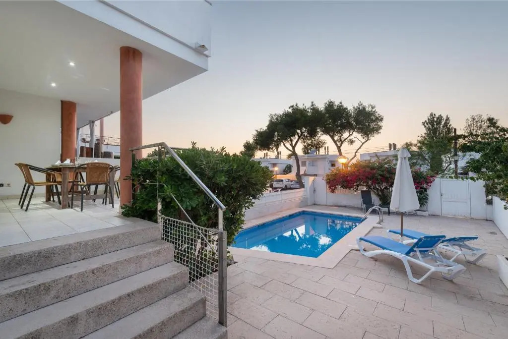 Villa Jazmin for 8 with swimming pool and beach views