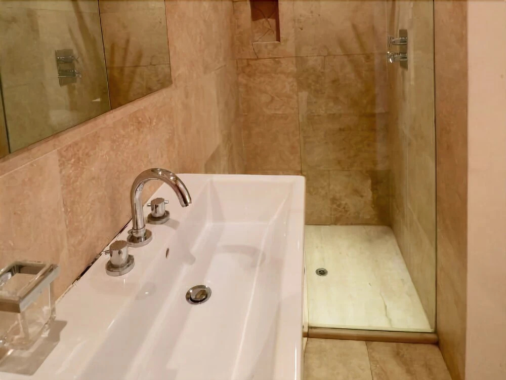 Elegant 2 Bedroom Flat Earl's Court
