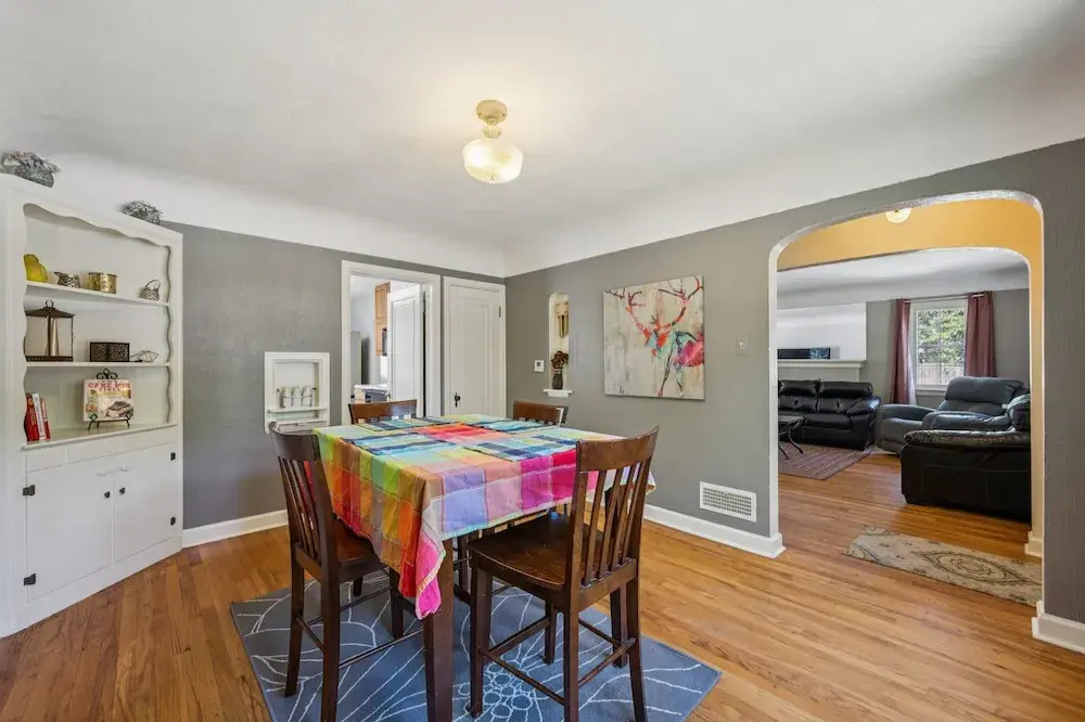Charming Home Near Unc & Dt Greeley 5 Bedroom Home
