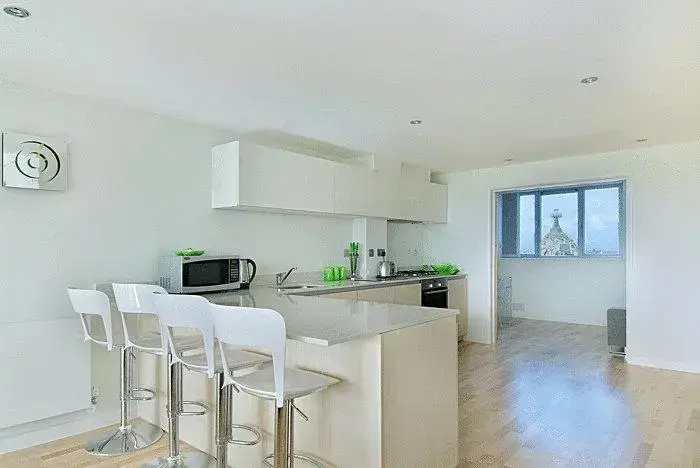 Apartment 4, Zinc