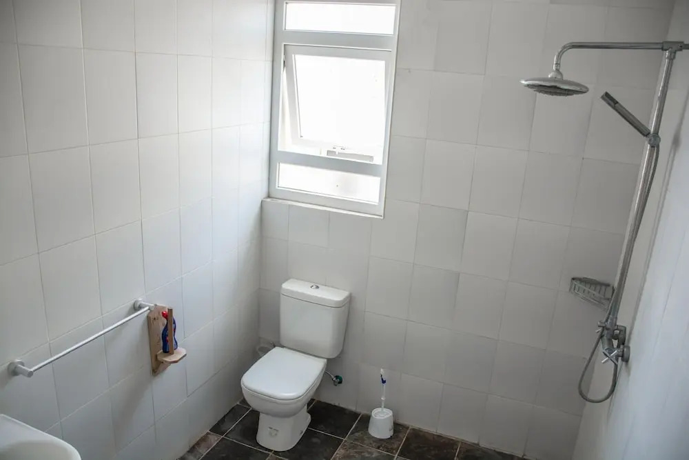 4 Bed Flat - Sleeps 8 - Pets - Pool - Parking