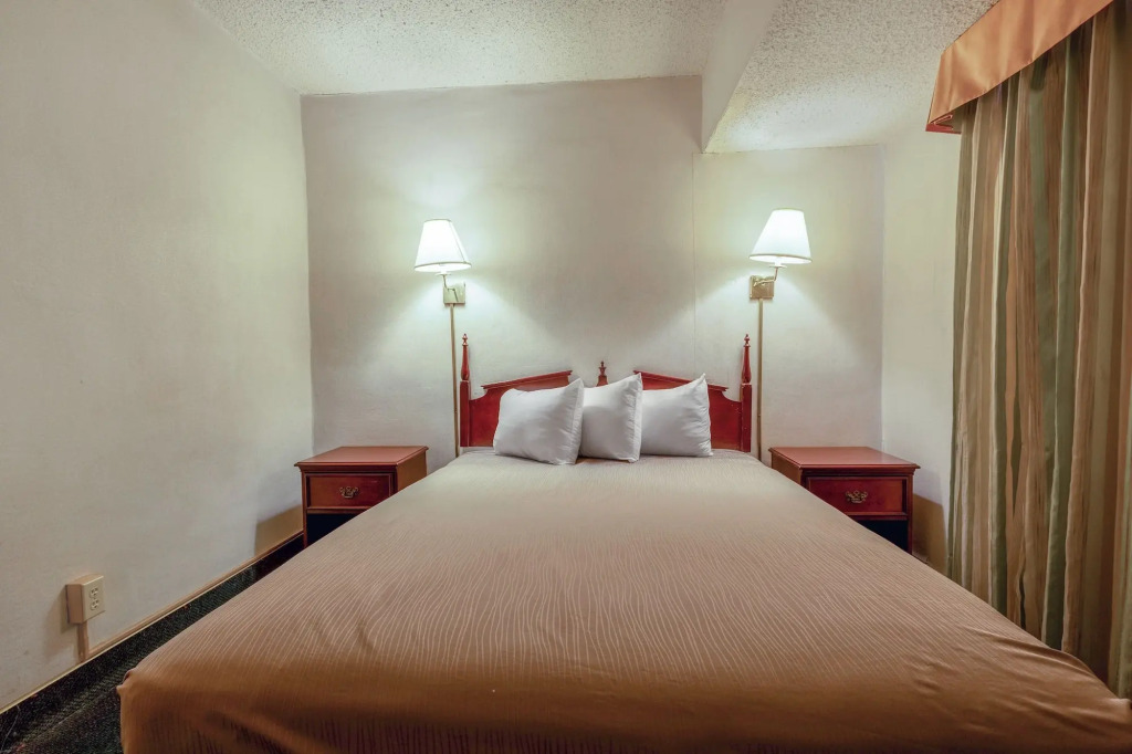 Royal Holiday Motel By Belvilla Gallup I-40