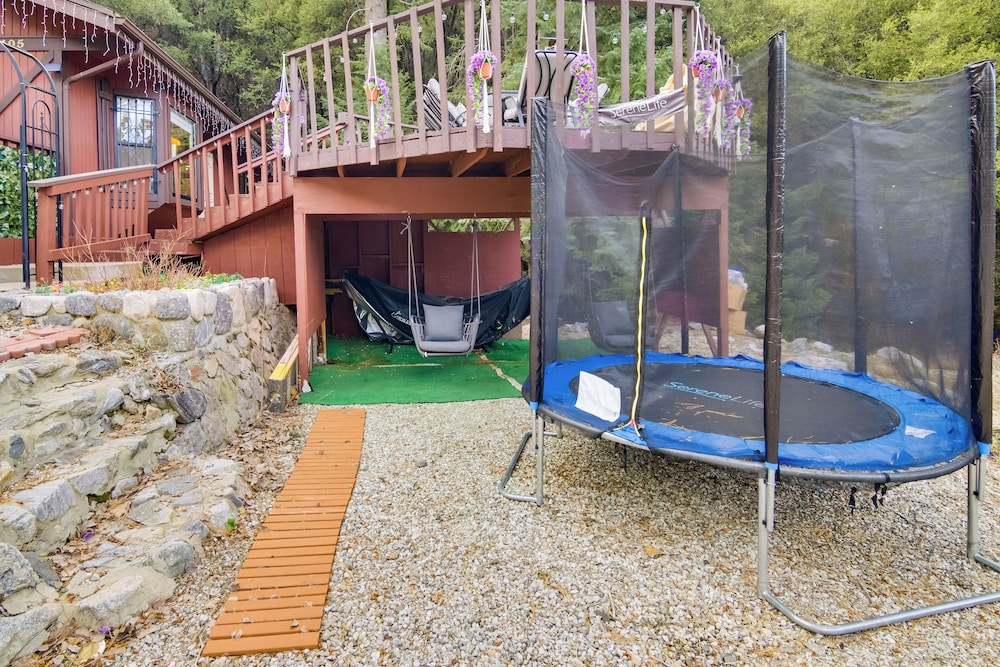 Outdoor Oasis in Pine Mountain Club! Cabin Getaway