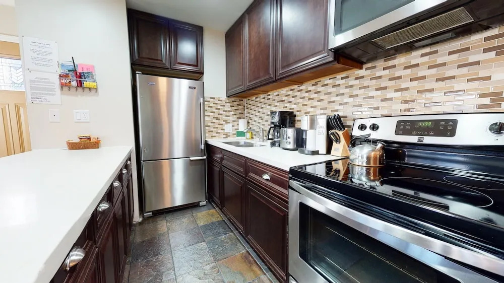 San Sierra 26 Pet-Friendly, Mountain Modern, Walk to The Village by RedAwning