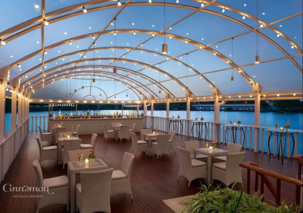 Cinnamon Lakeside