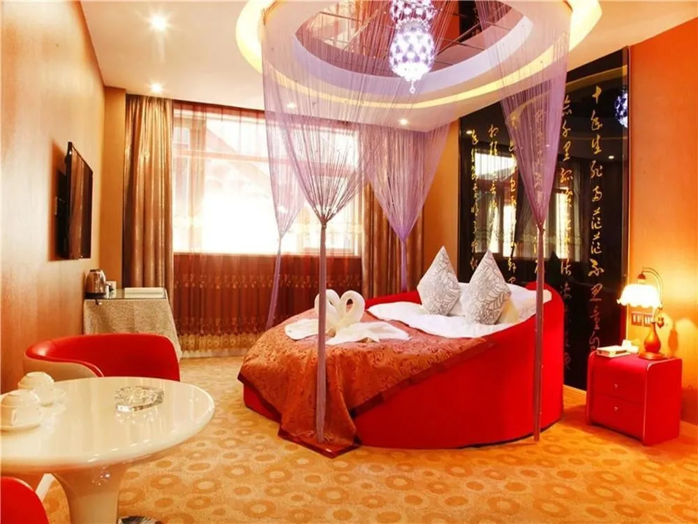 To Youth Themed Hotel