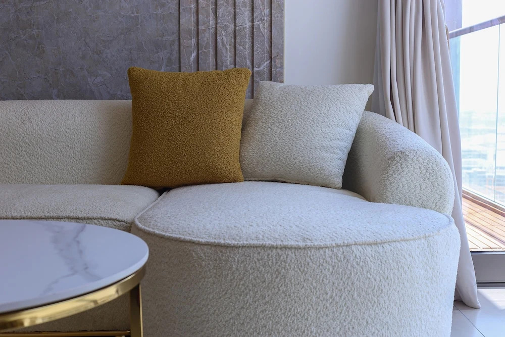 Luxury StayCation - Stylish Apartment With Balcony And City Views