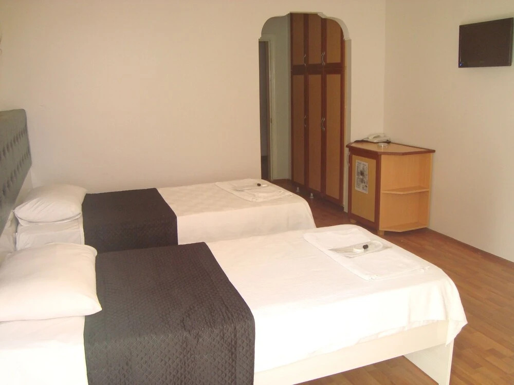 Cenova Otel