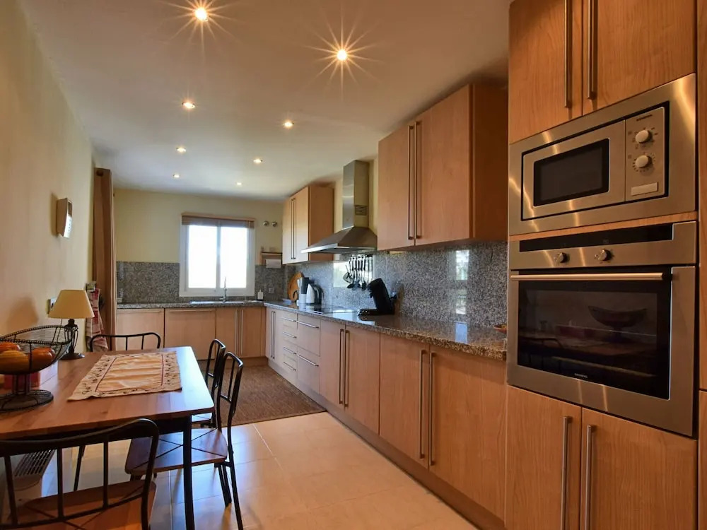 Comfortable apartment with sea views near Estepona, within walking distance from the sea