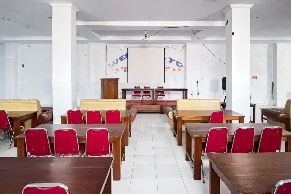 Urbanview Hotel Grand Seven One Manna