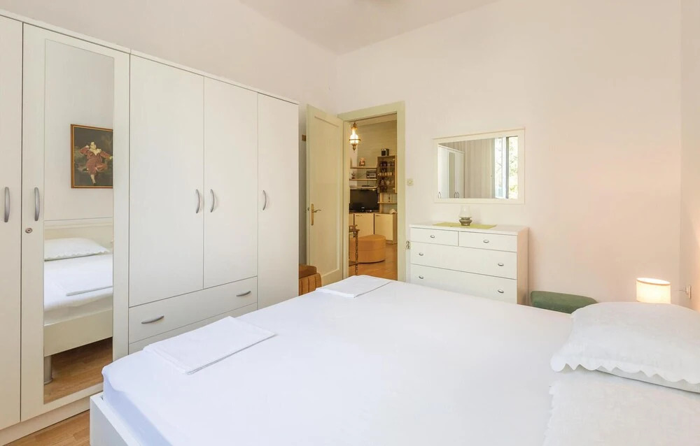 Nice Home in Makarska With Wifi and 2 Bedrooms