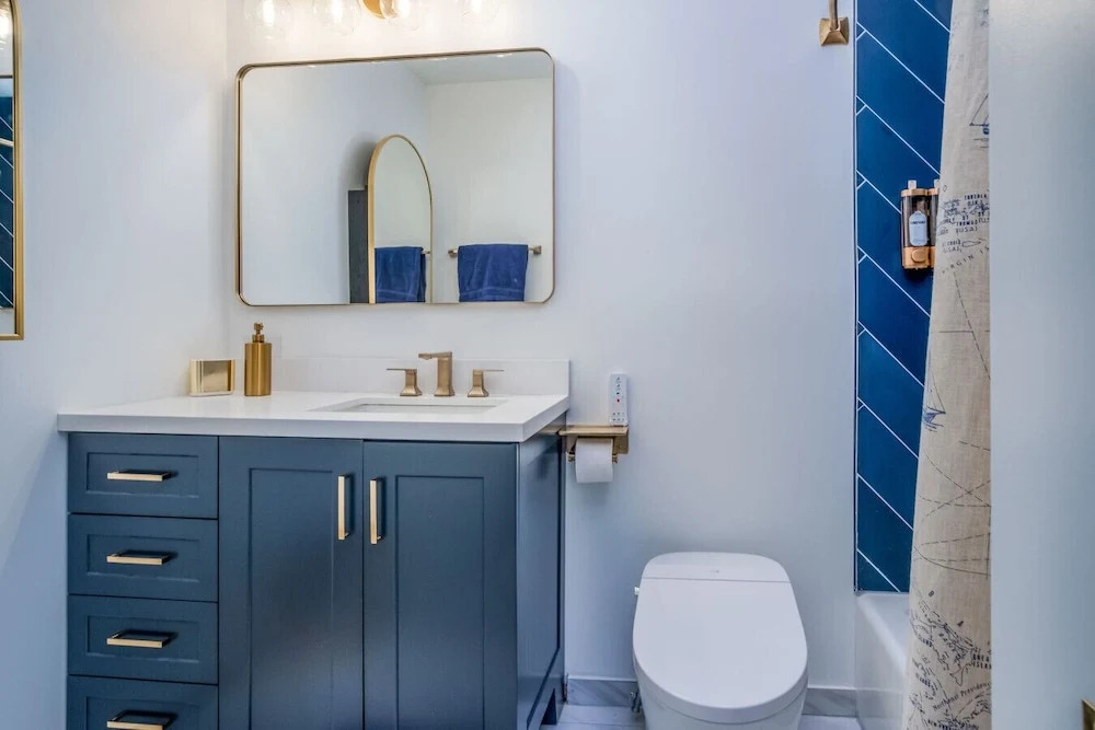 The Blue Sapphire on Mineola Bay - 3br/3ba Luxury Lakefront Home on Mineola Bay Stunning Views on Chain O Lakes