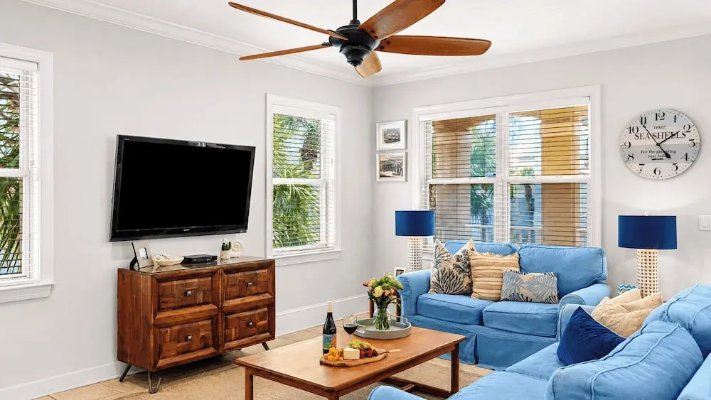 Spyglass by Avantstay 5BR + 3 Balconies + Community Pool Walk to Beach + Minutes to Harborwalk Village & Henderson Beach State Park