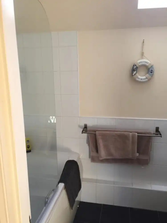 7 Varis Apartments
