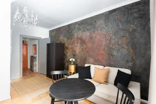 Crystal Studio Near The Old Town