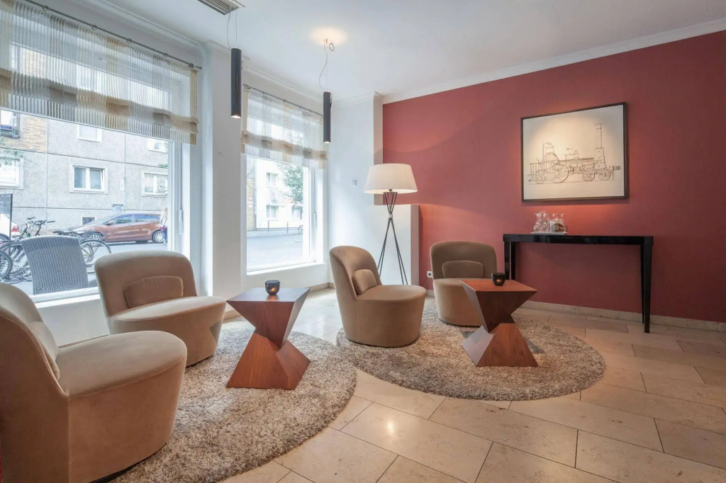 ADELANTE Boutique Hotel