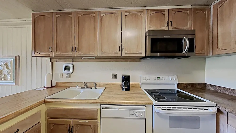 Spacious 2 BR Units at 1849 Condos with FREE Pool, Parking & Wifi