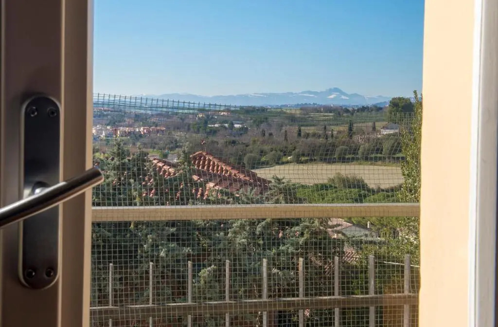 S34 - Sirolo, Quadrilocale in Centro Arredato Con Gusto