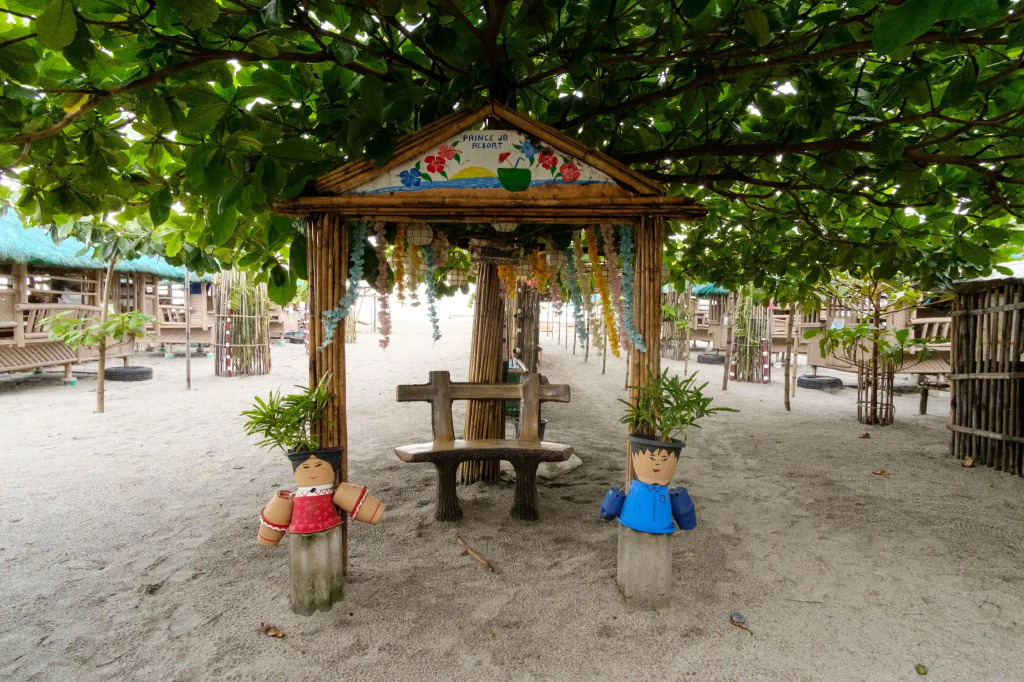 RedDoorz @ Prince JB Beach Resort Zambales - Vaccinated Staff