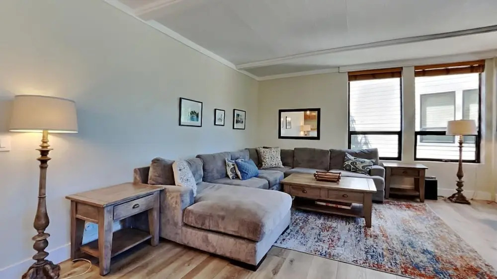 Mountainside 2BR/2BA Just Steps to 3 Spas, Sauna, Pool and Mammoth Mountain!  by RedAwning