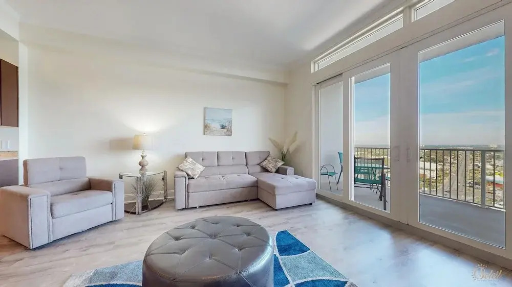 Laketown Wharf 2135