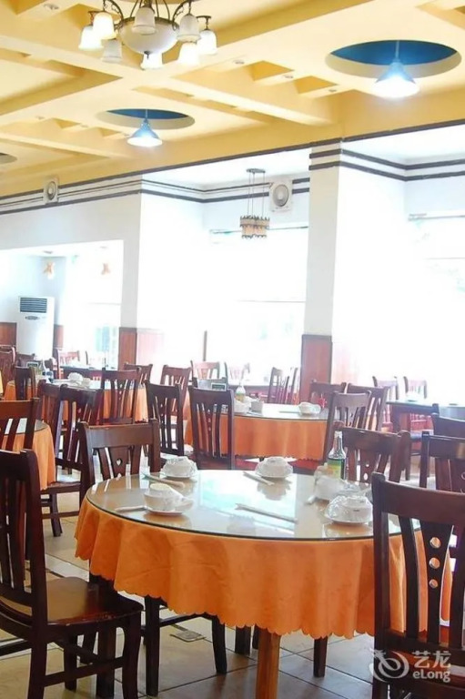 Boutique Holiday Hotel (Beihai Beibuwan Square)