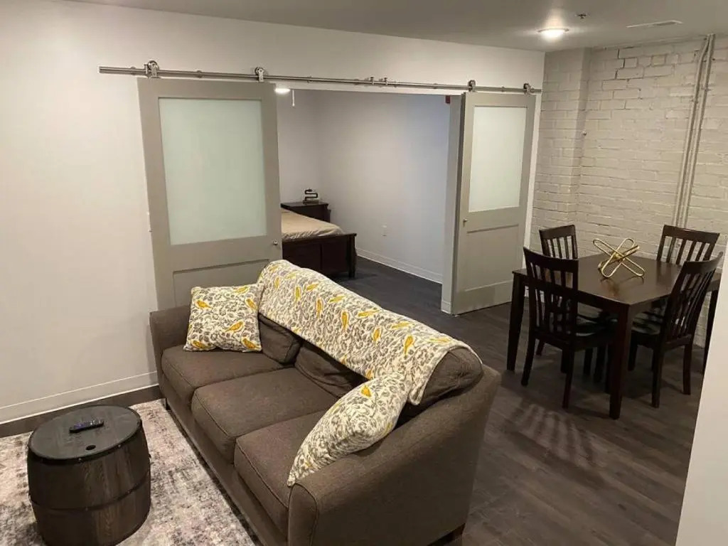 Apt 254 Sleek and Cozy Studio Next To The River