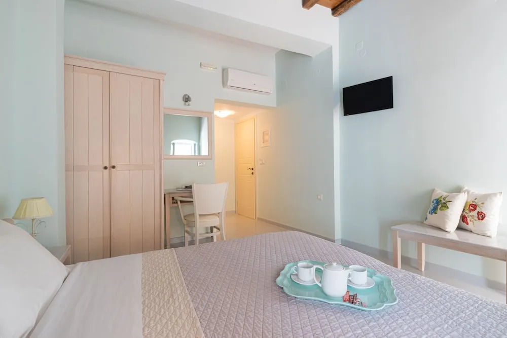 999 Luxury Apartments and Suites