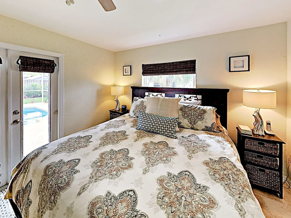 New Listing! Charming Getaway W/ Screened Pool 2 Bedroom Home
