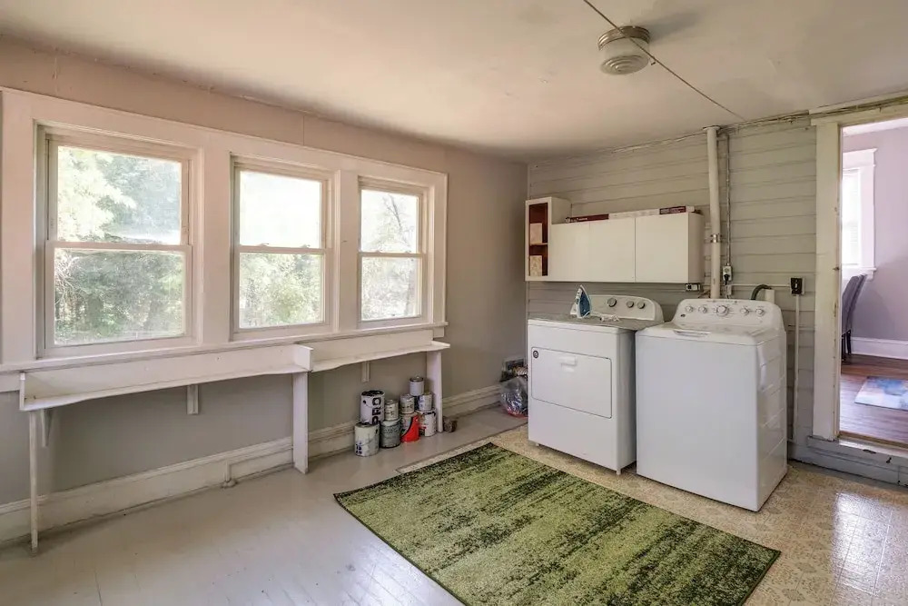 Cozy Roanoke Vacation Rental: 2 Mi to Downtown!