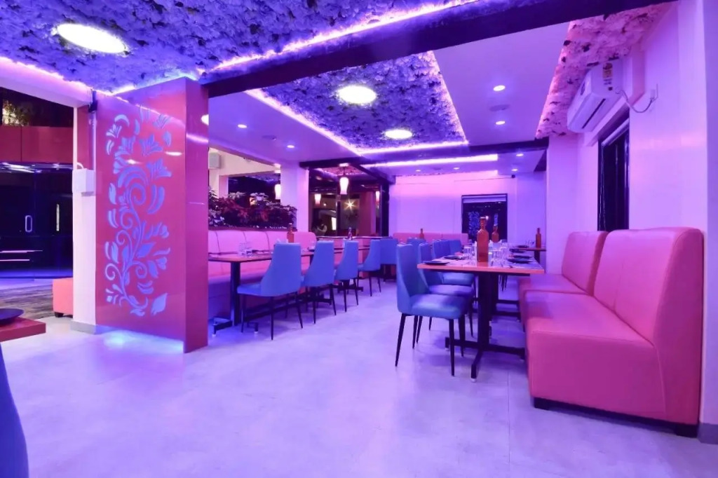 Hotel Amit executive Karad